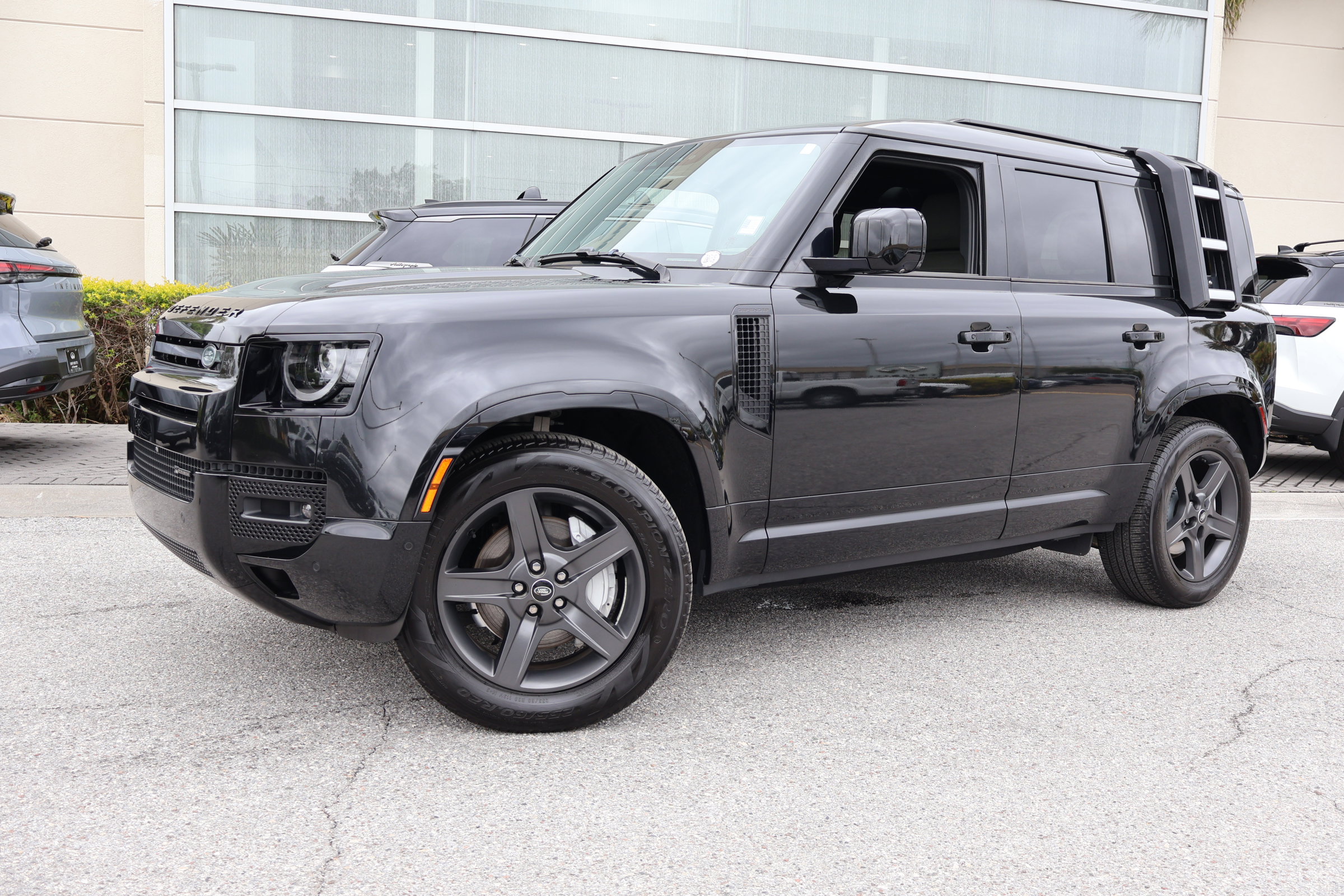 Used 2023 Land Rover Defender 110 X-Dynamic SE image 1