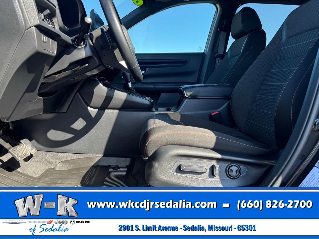 Used 2025 Honda CR-V Sport image 11