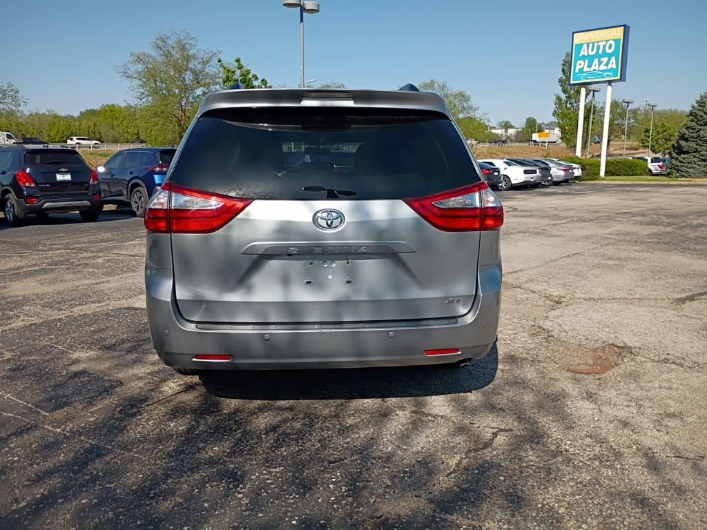 Used 2017 Toyota Sienna XLE w/ XLE Navigation Package FWD image 7