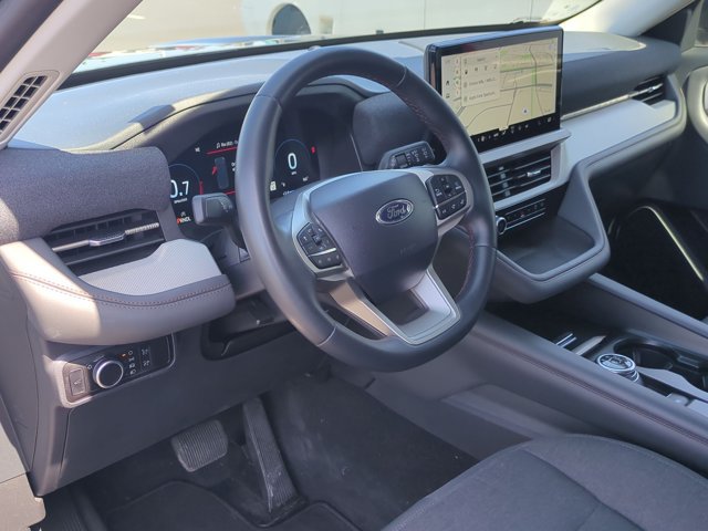 Used 2025 Ford Explorer Active AWD/4WD image 10