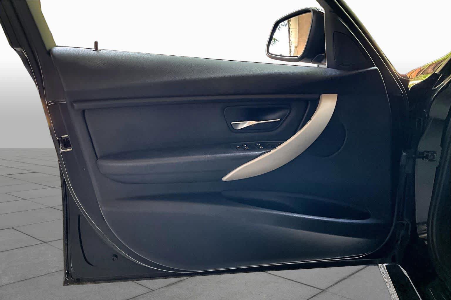 Used 2015 BMW 320i Sedan RWD image 21