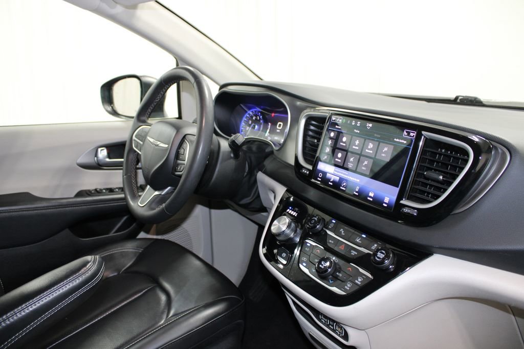 Used 2023 Chrysler Pacifica Touring-L FWD image 34
