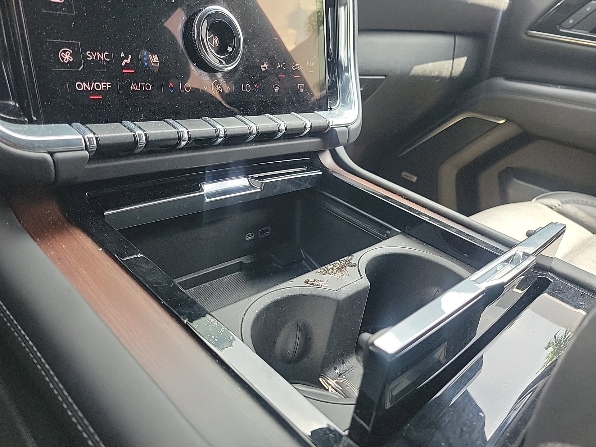 Used 2025 GMC Yukon Denali AWD/4WD image 34