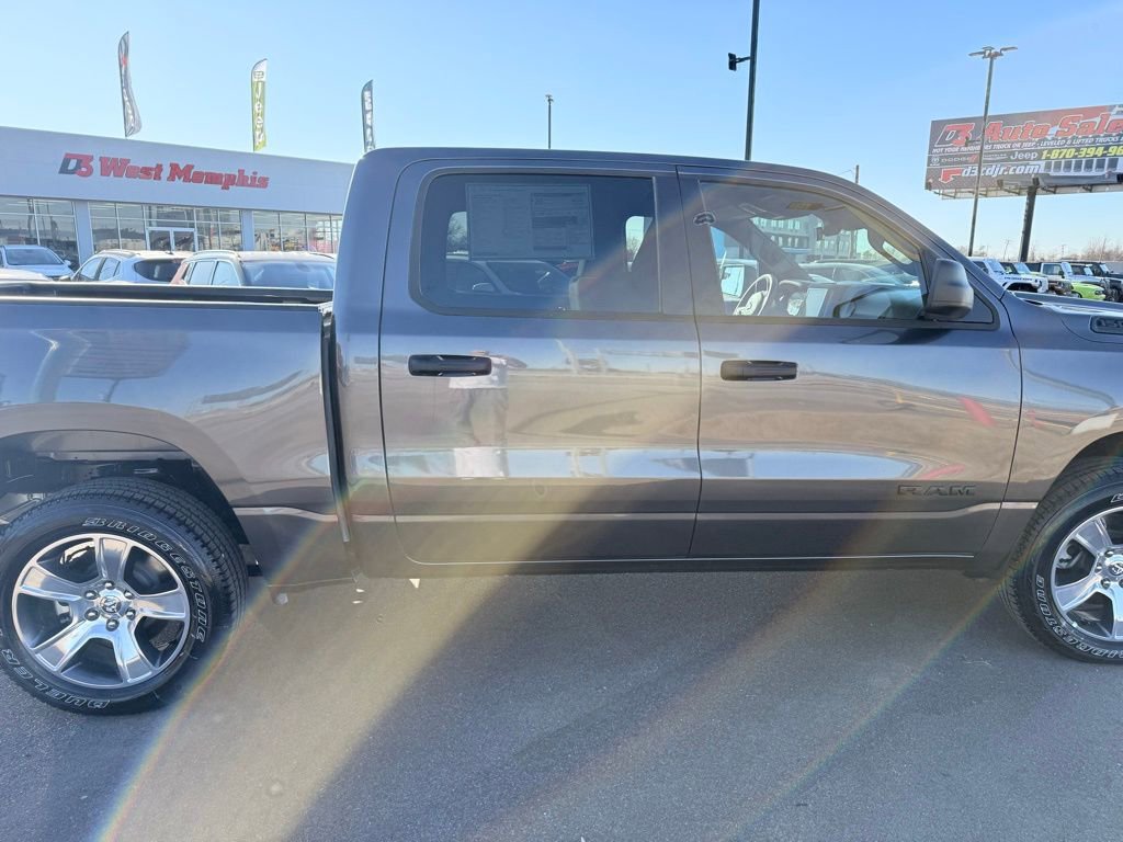 New 2026 RAM 1500 Express AWD/4WD image 9