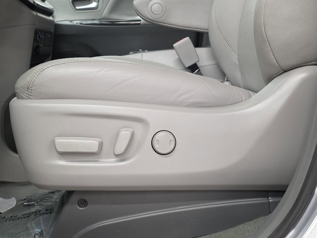 Used 2017 Toyota Sienna XLE Premium image 32