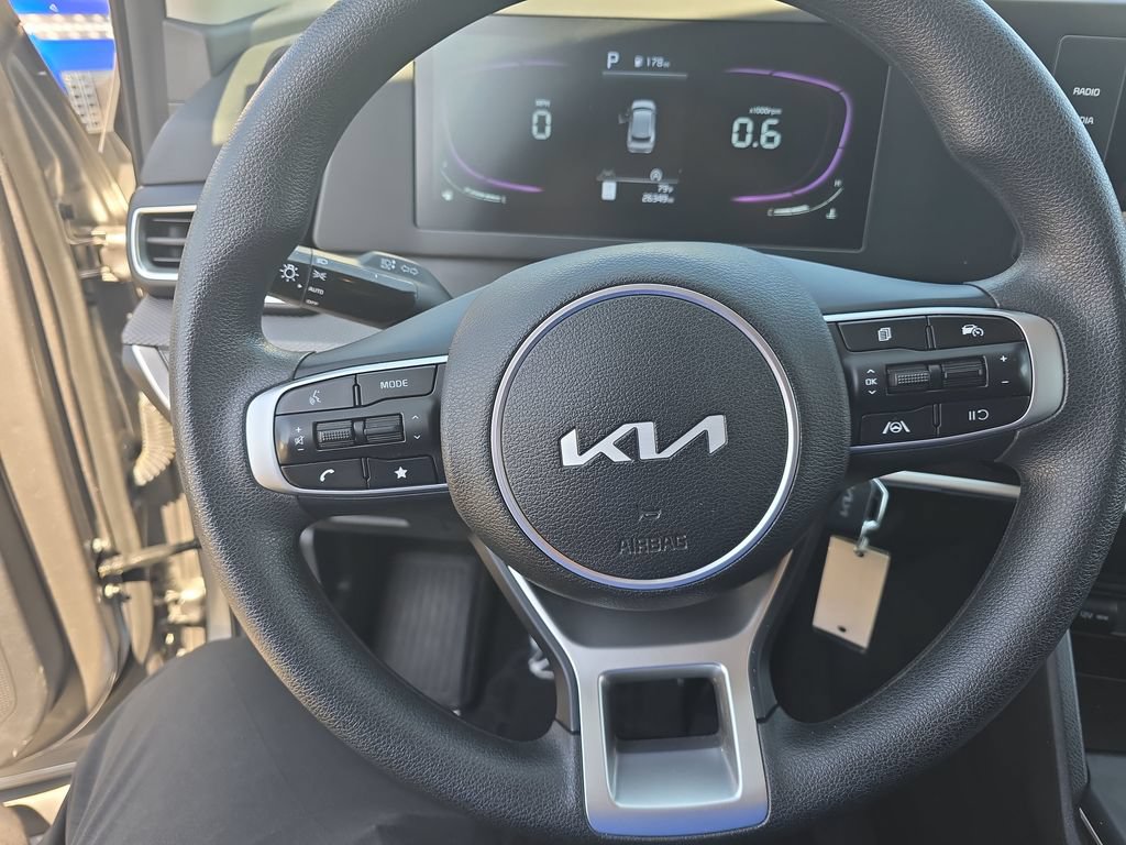 Used 2025 Kia Sportage LX FWD image 13