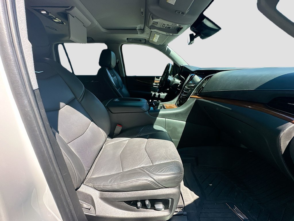 Used 2020 Cadillac Escalade Premium Luxury AWD/4WD image 32