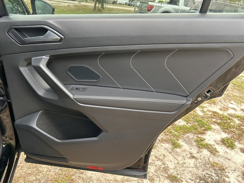 Used 2023 Volkswagen Tiguan SE image 45