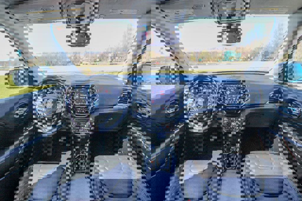 Used 2021 Jeep Cherokee Limited w/ Elite Package image 11