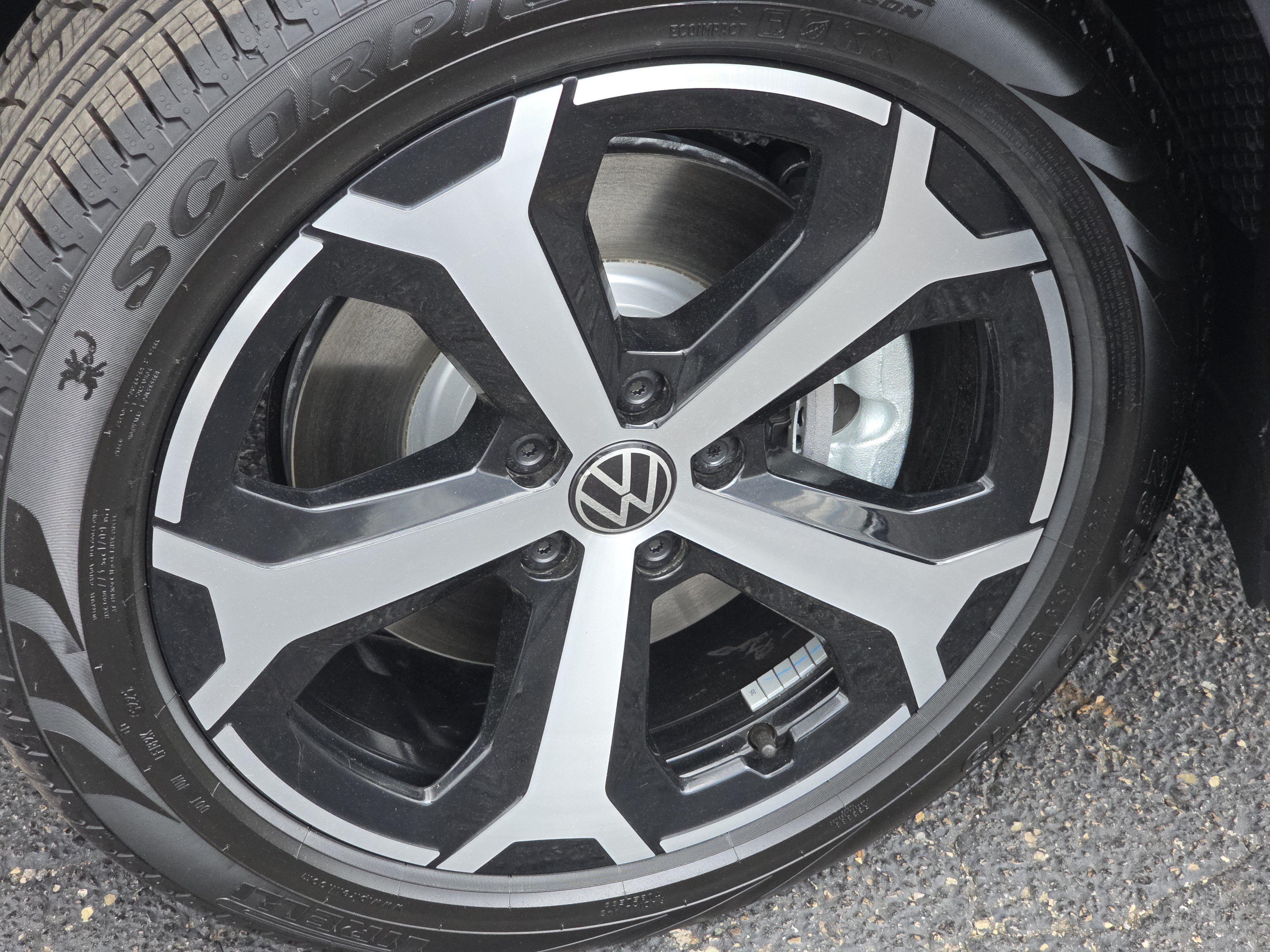 New 2026 Volkswagen Tiguan SE AWD/4WD image 12