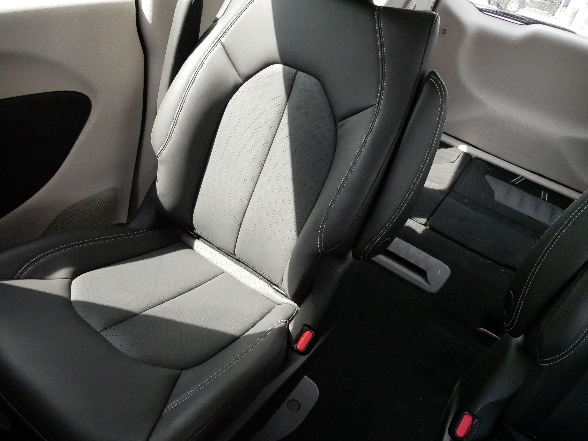 Used 2023 Chrysler Pacifica Touring-L FWD image 12