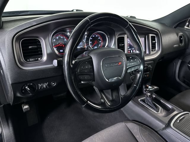 Used 2019 Dodge Charger SXT RWD image 10
