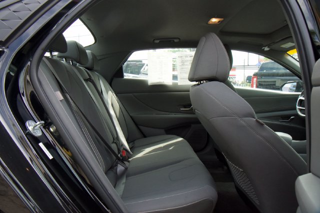 Used 2025 Hyundai Elantra SEL FWD image 27