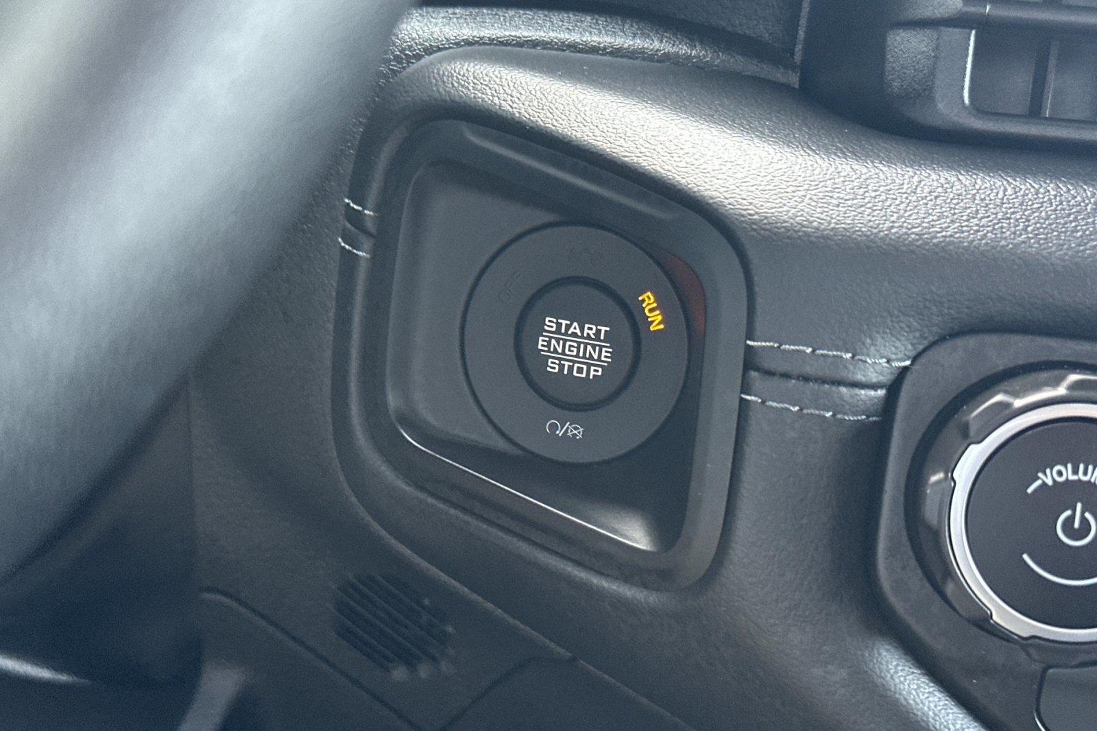 New 2025 Jeep Gladiator Sport image 21