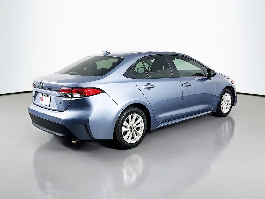 Used 2023 Toyota Corolla LE w/ LE Premium Package image 5