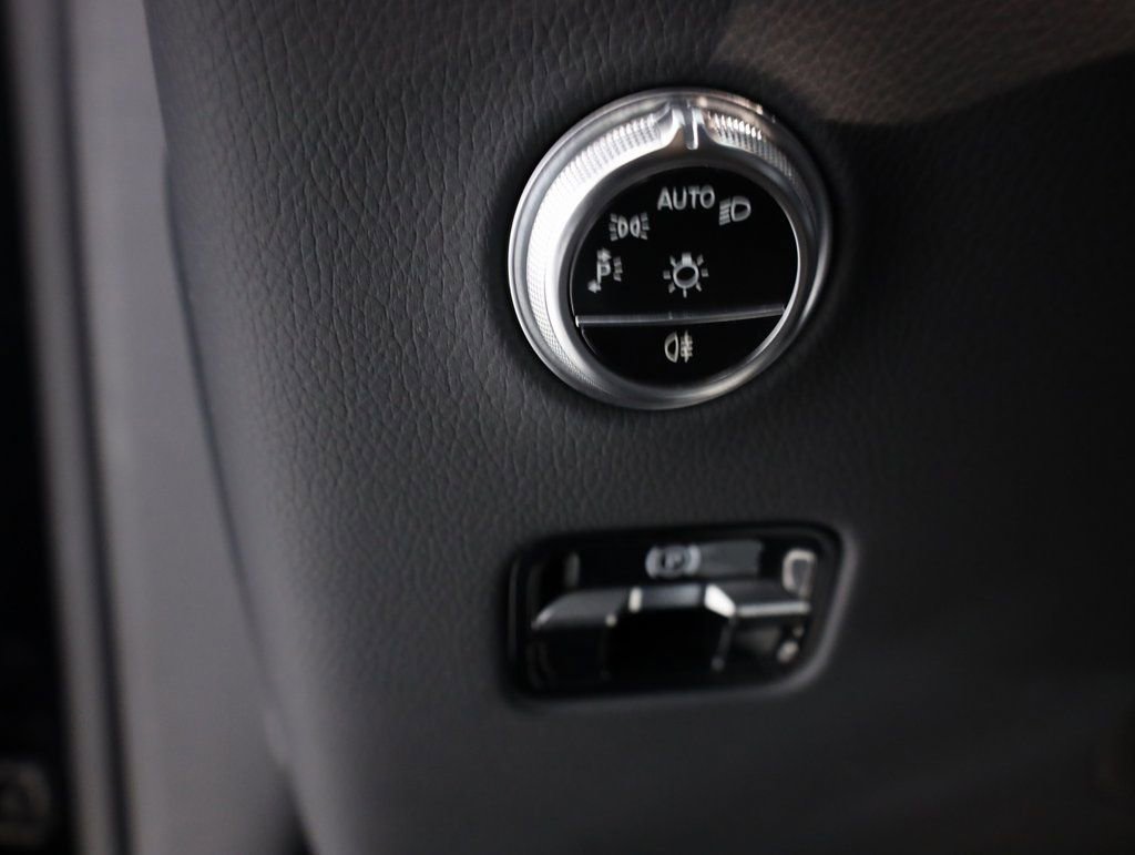 Used 2024 Mercedes-Benz GLC 300 4MATIC image 14