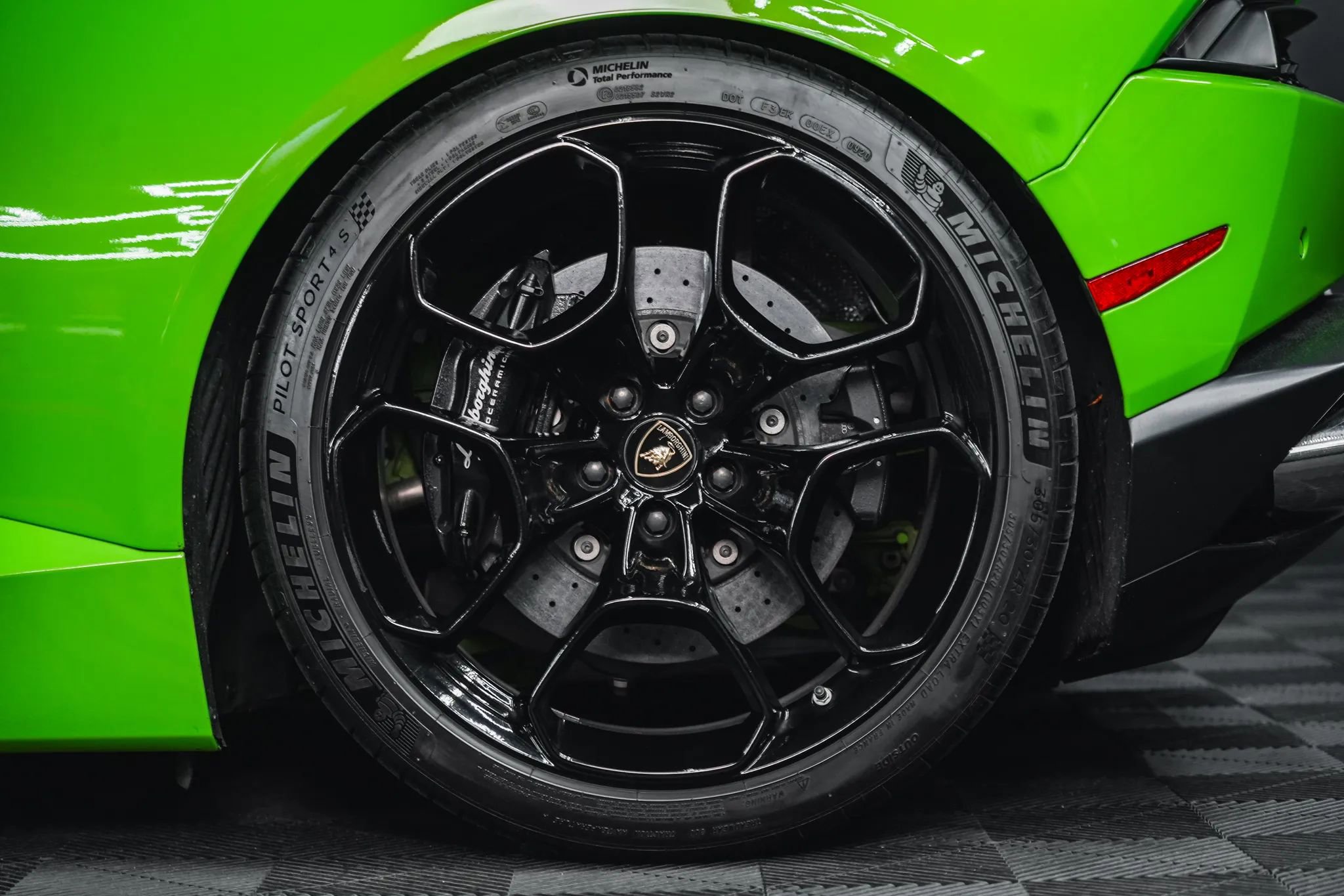 Used 2015 Lamborghini Huracan LP 610-4 image 13