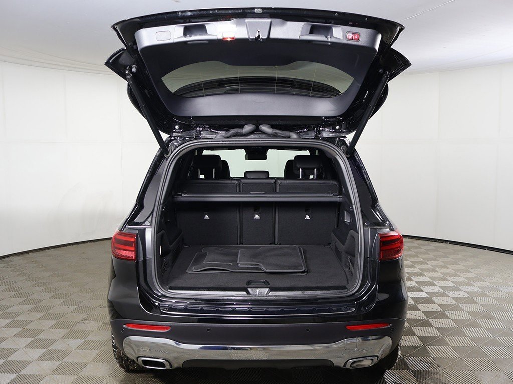 Used 2025 Mercedes-Benz GLB 250 4MATIC image 14