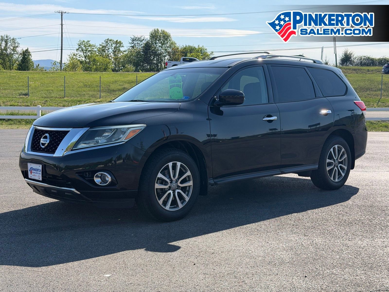 Used 2015 Nissan Pathfinder SV image 2