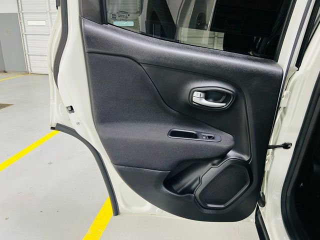 Used 2019 Jeep Renegade Latitude w/ Cold Weather Group image 22