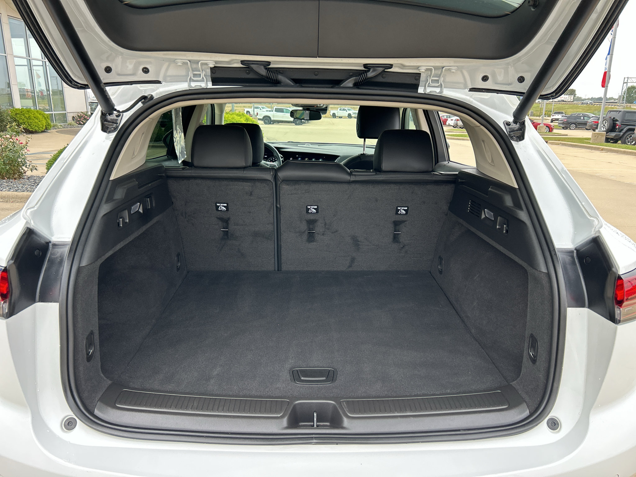 Used 2023 Buick Envision Essence AWD/4WD image 23