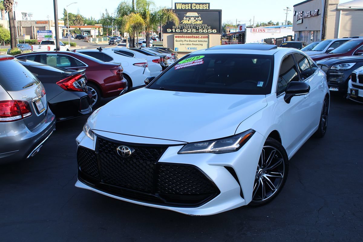 Used 2019 Toyota Avalon Touring w/ Advanced Safety Package FWD image 2