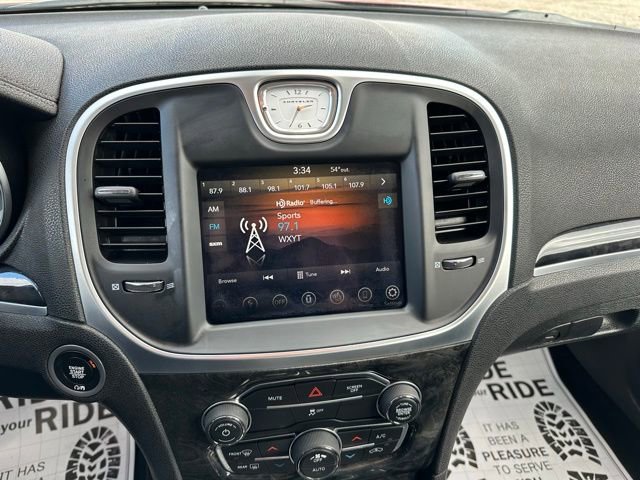 Used 2018 Chrysler 300 Limited image 28