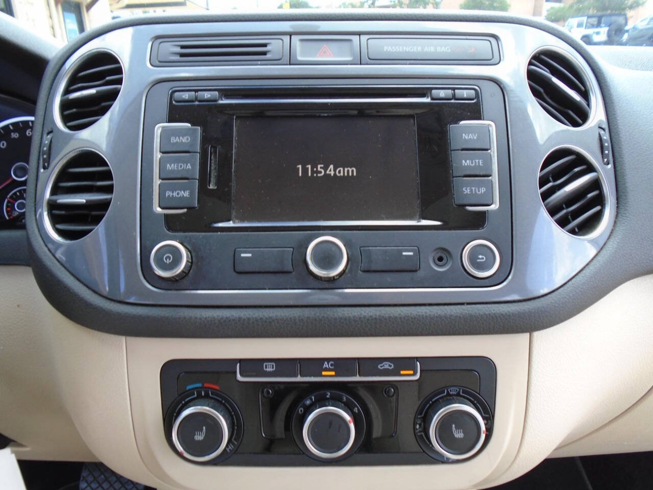 Used 2012 Volkswagen Tiguan SE FWD image 14