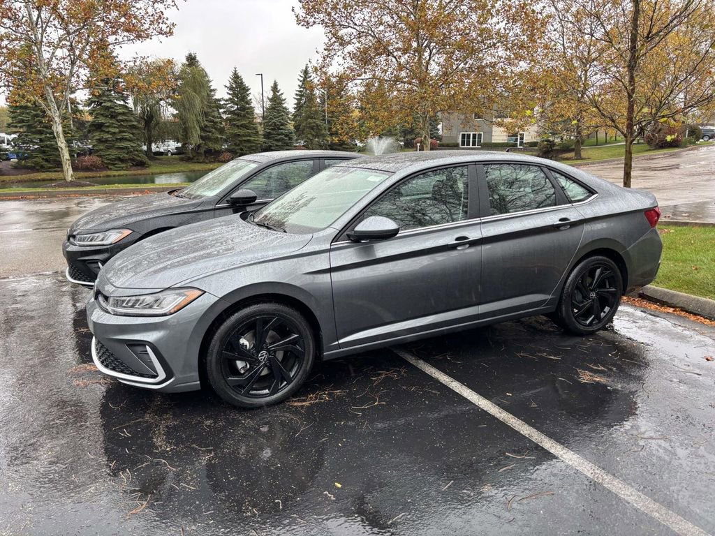 New 2026 Volkswagen Jetta SE image 4