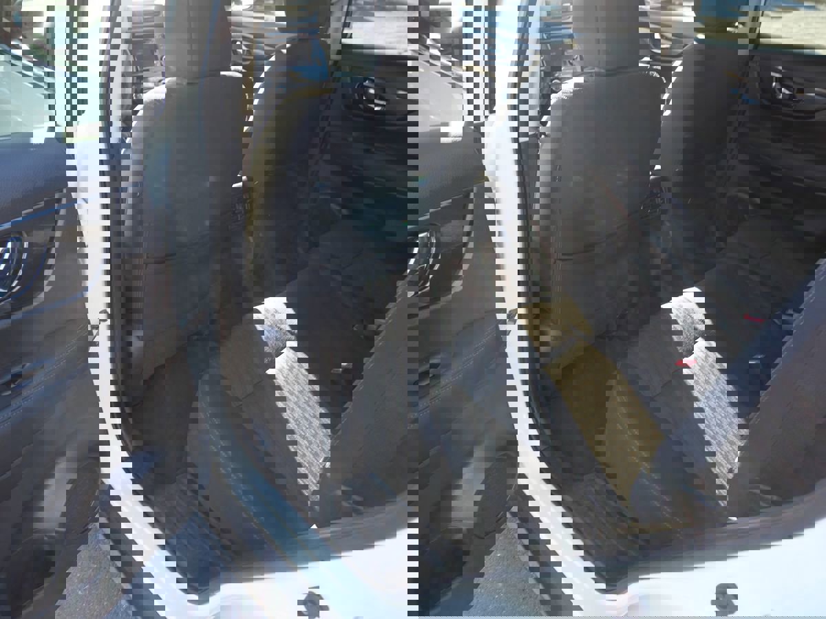 Used 2019 Nissan Rogue SV image 19