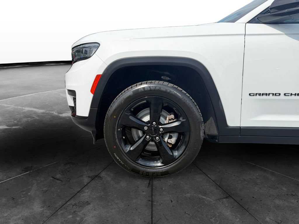 Used 2023 Jeep Grand Cherokee L Laredo AWD/4WD image 14