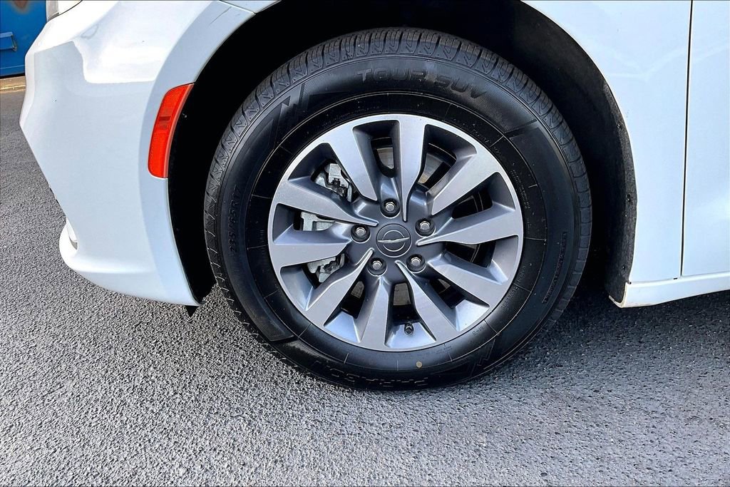 Used 2024 Chrysler Pacifica Limited FWD image 34