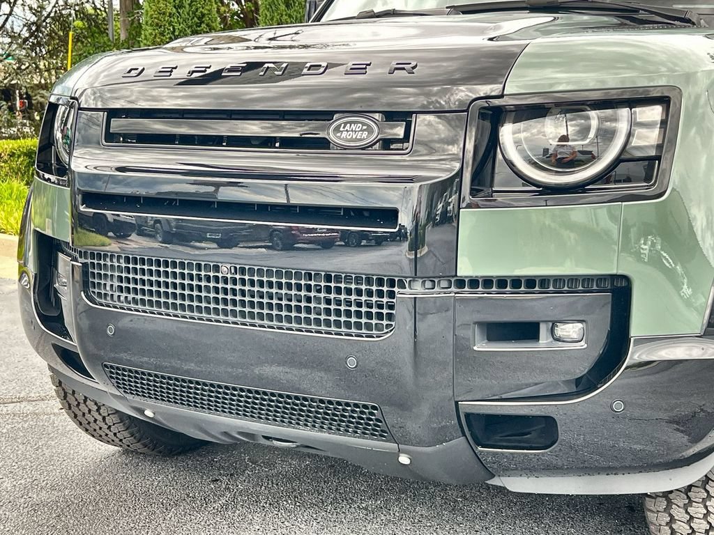 New 2026 Land Rover Defender 110 AWD/4WD image 9