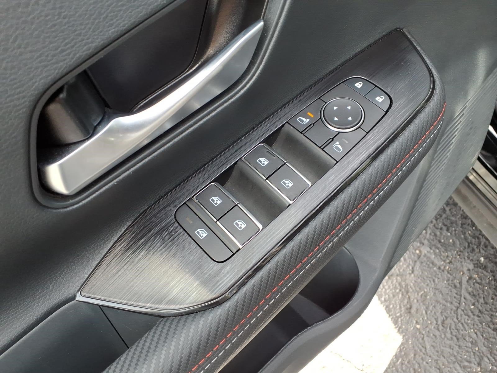 Used 2025 Nissan Kicks SR FWD image 12