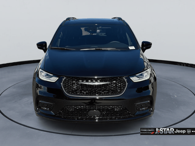 New 2026 Chrysler Pacifica Limited w/ Uconnect Theater Family Group FWD image 2
