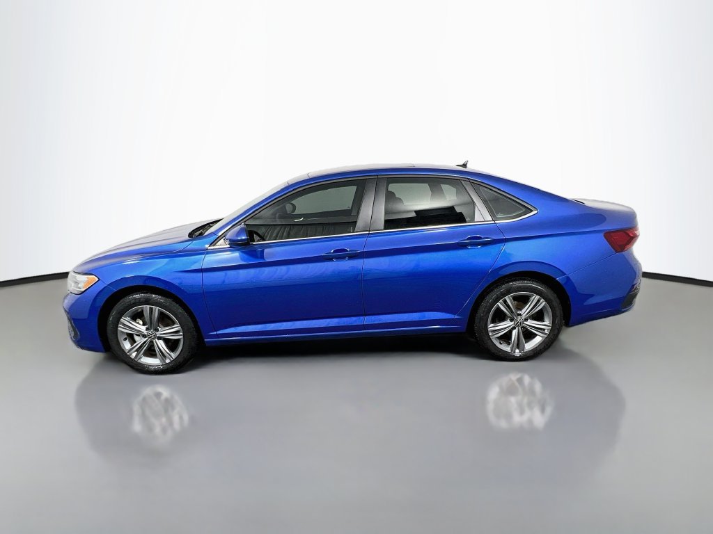 Used 2024 Volkswagen Jetta SE w/ Panoramic Sunroof Package FWD image 4