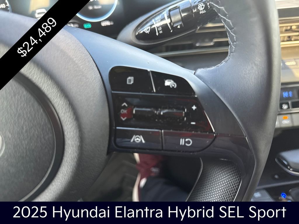 Used 2025 Hyundai Elantra SEL image 30
