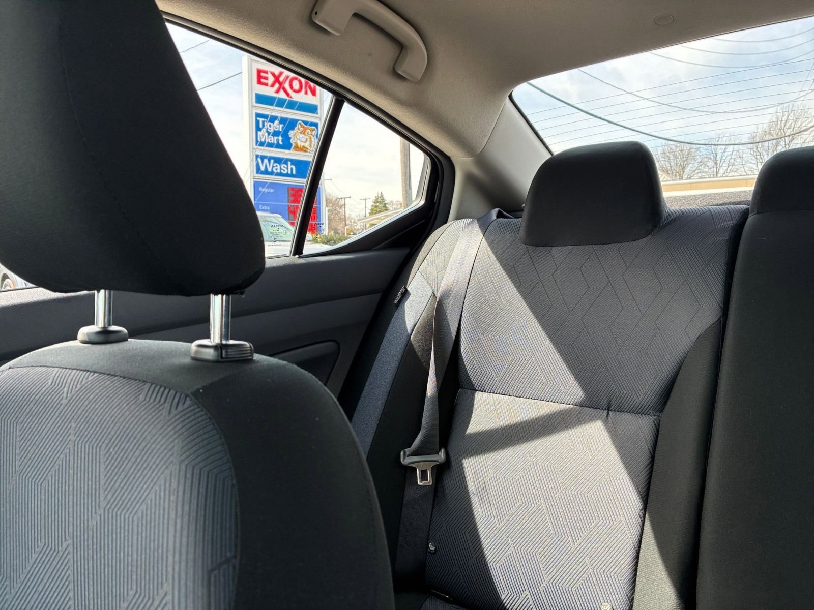 Used 2025 Nissan Versa SV image 34