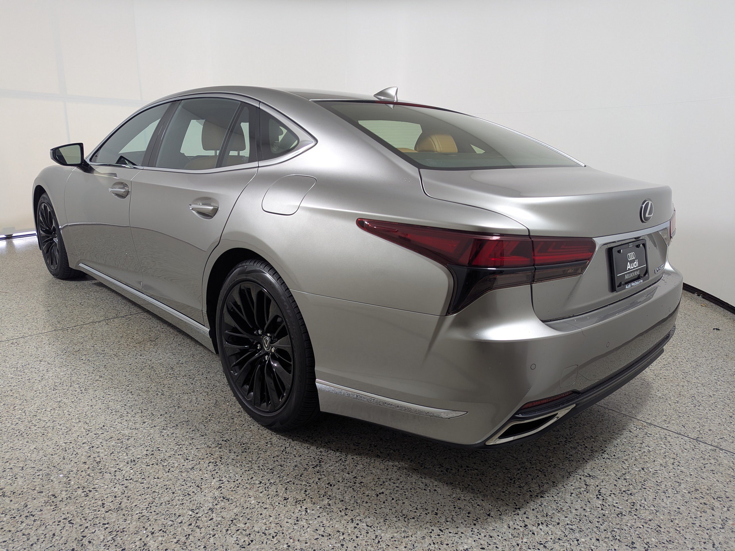 Used 2021 Lexus LS 500 w/ Accessory Package (Z2) RWD image 5