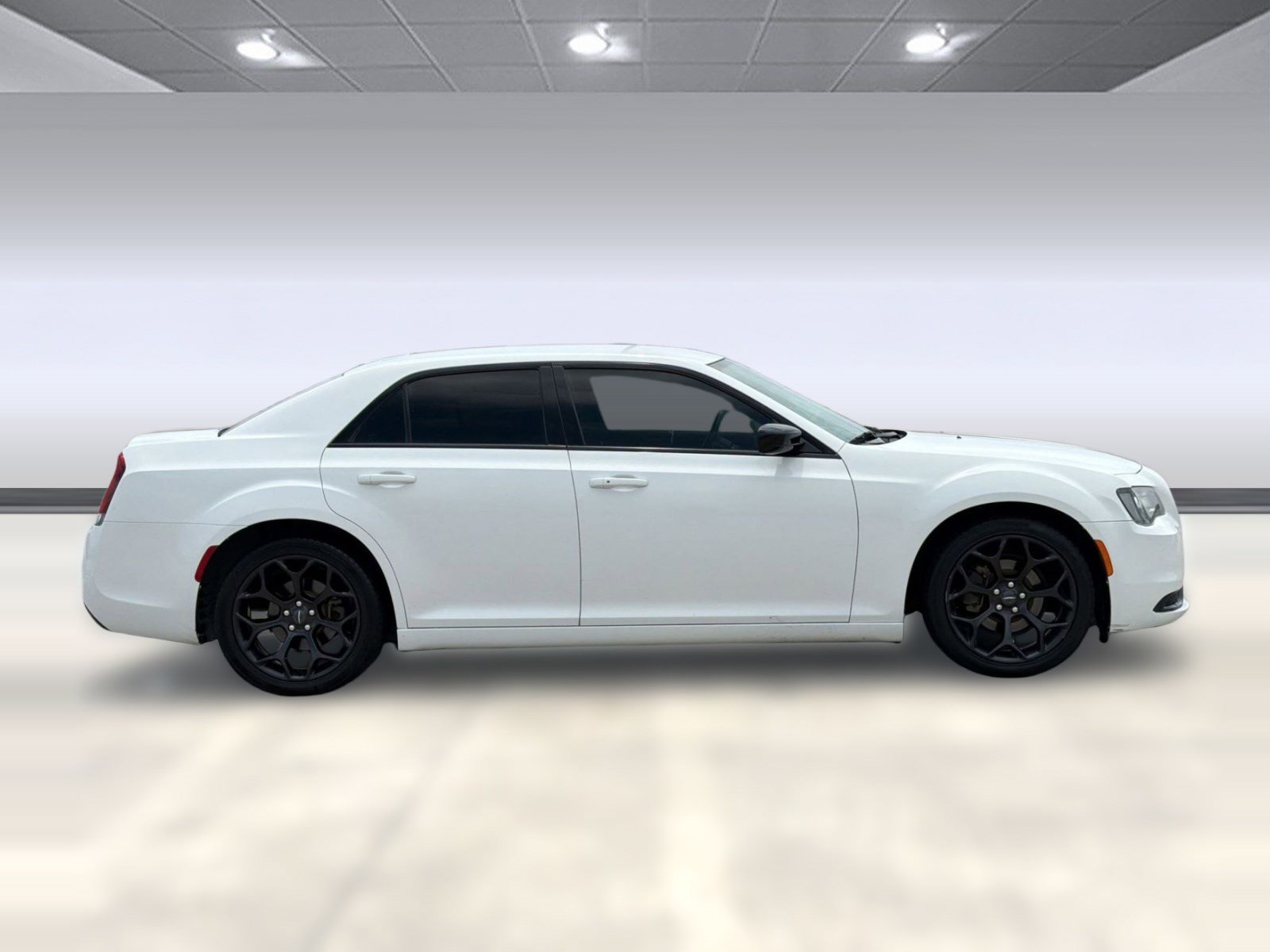 Used 2019 Chrysler 300 Touring w/ Sport Appearance Package RWD image 8