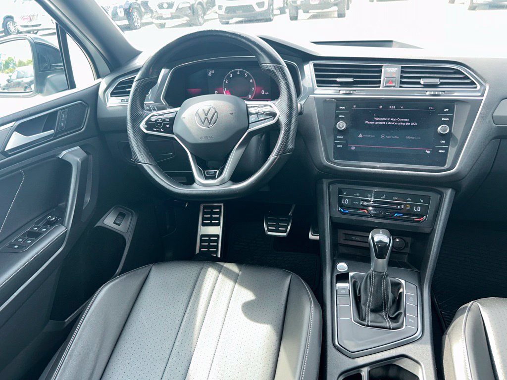 Used 2022 Volkswagen Tiguan SE R-Line FWD image 9