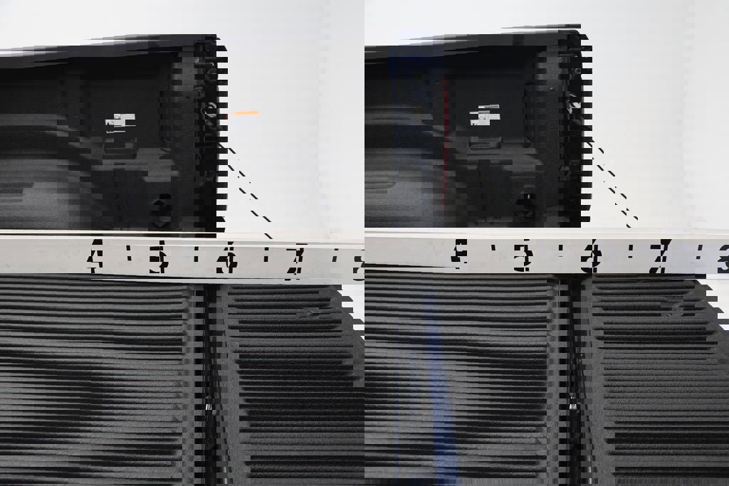 Used 2024 RAM 1500 Laramie AWD/4WD image 10