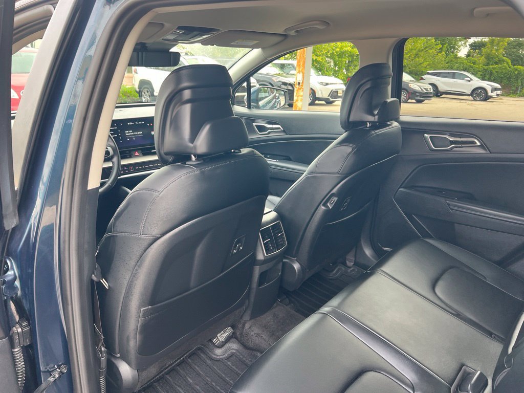 Certified 2025 Kia Sportage EX AWD/4WD image 9