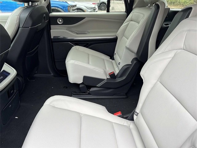 New 2025 Lincoln Navigator L Reserve image 18