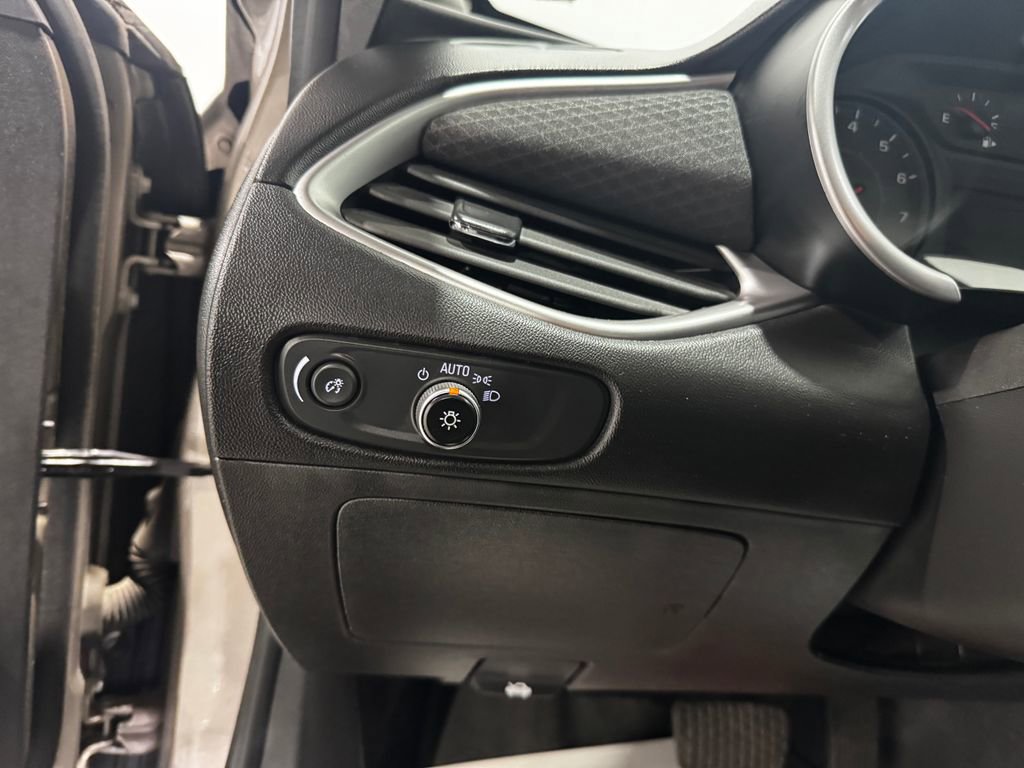 Used 2022 Chevrolet Malibu LT image 33
