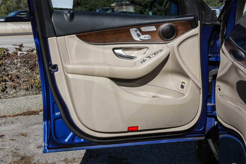 Used 2022 Mercedes-Benz GLC 300 image 21