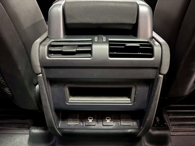Used 2023 Land Rover Defender 110 SE image 21