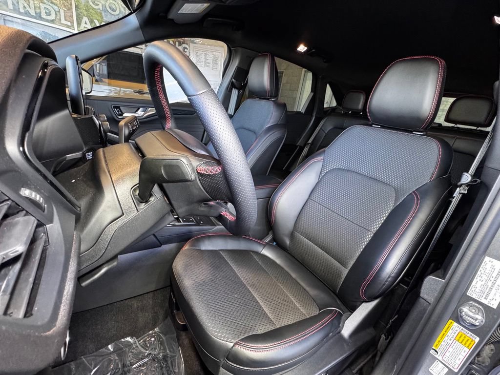 Used 2026 Ford Escape ST-Line AWD/4WD image 19