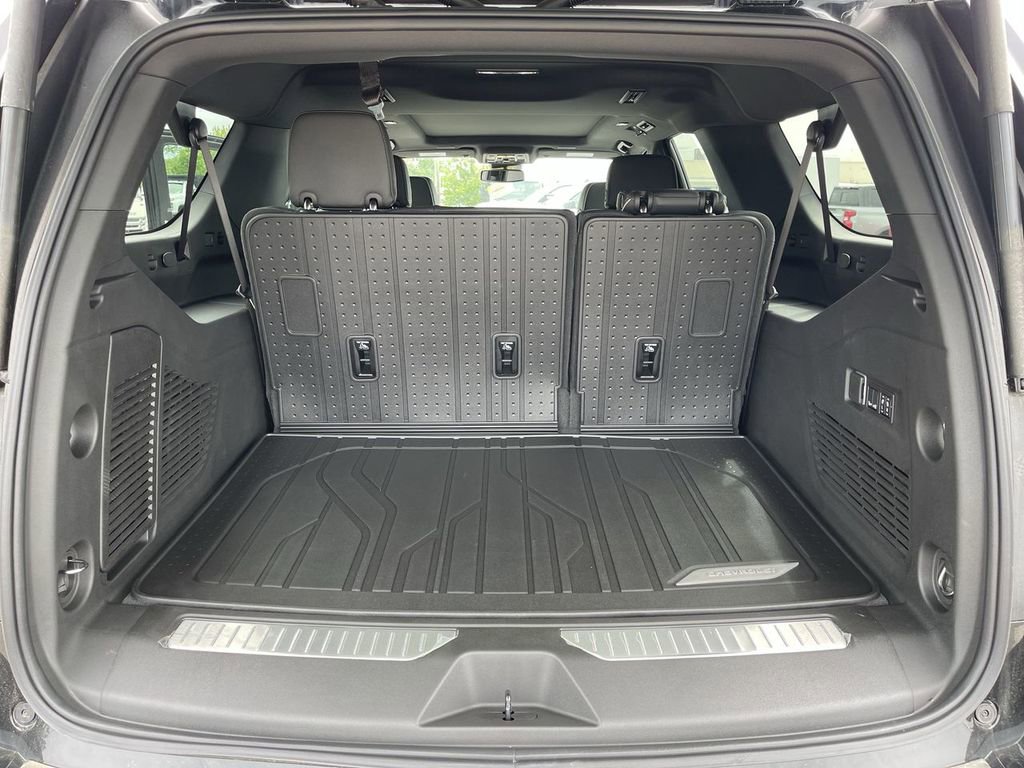 New 2026 Chevrolet Suburban Premier w/ Sun And Tow Package AWD/4WD image 25