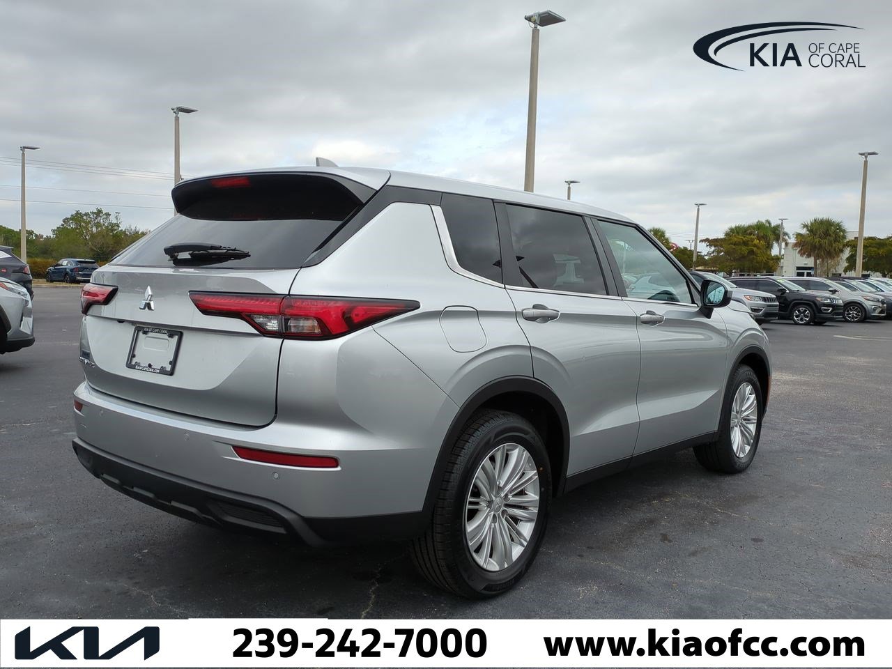 Used 2024 Mitsubishi Outlander ES image 5
